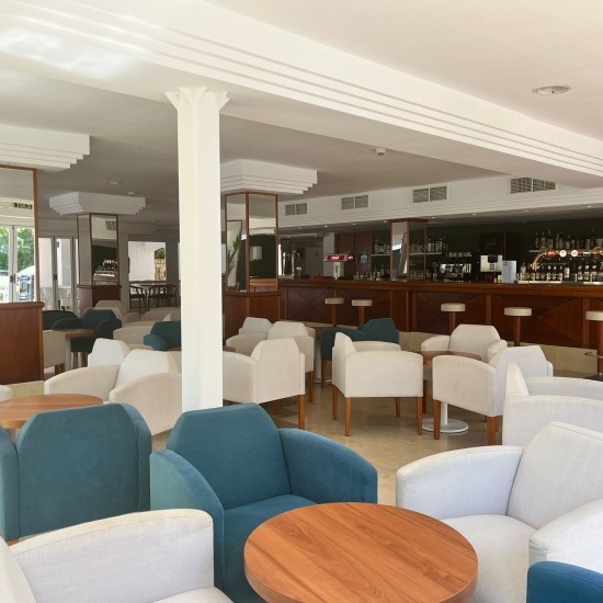 Lounge bar
