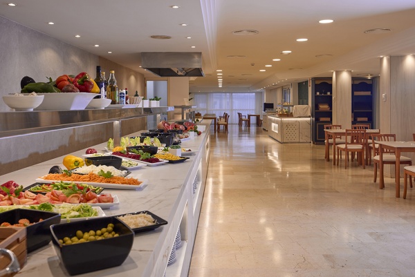 Showcooking at the Canyamel Classic Hotel in Mallorca, where chefs prepare live dishes for guests.